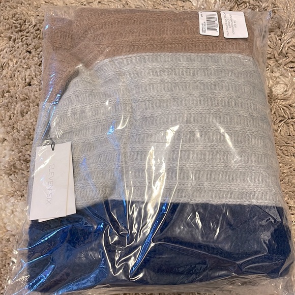 ELEVEN SIX Talia Mock Neck Alpaca Blend Poncho Sweater Medium/Large - Picture 11 of 11